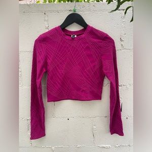 NWOT: Onzie Selenite Long Sleeve Crop Top, pink dragonfruit color, Size S/M